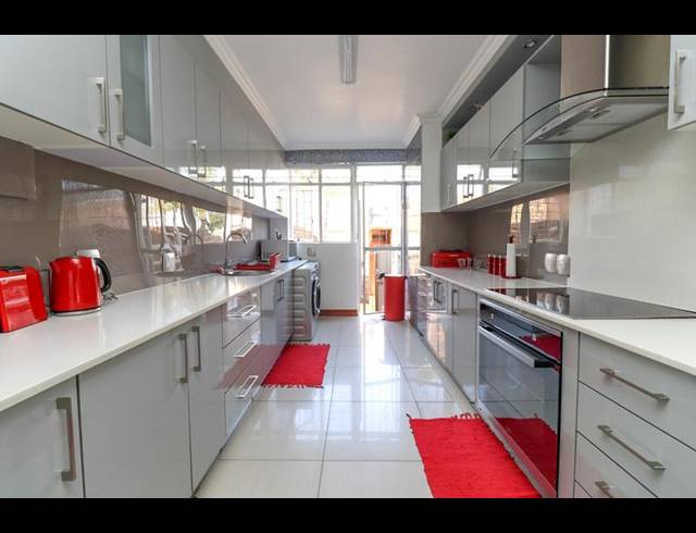 4 BEDROOM TOWNHOUSE FOR SALE IN BRUMA